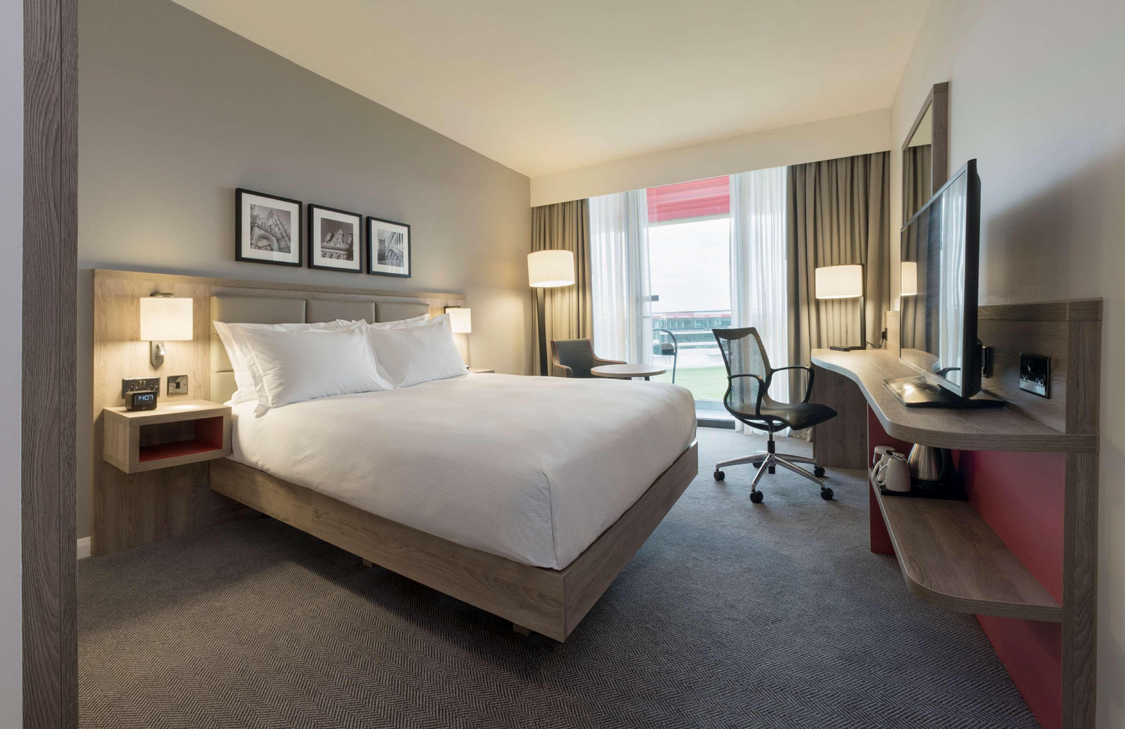 Hilton Garden Emirates Old Trafford Hotel 4*
