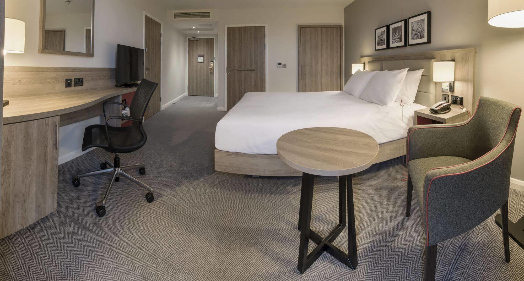 Hilton Garden Emirates Old Trafford 4*